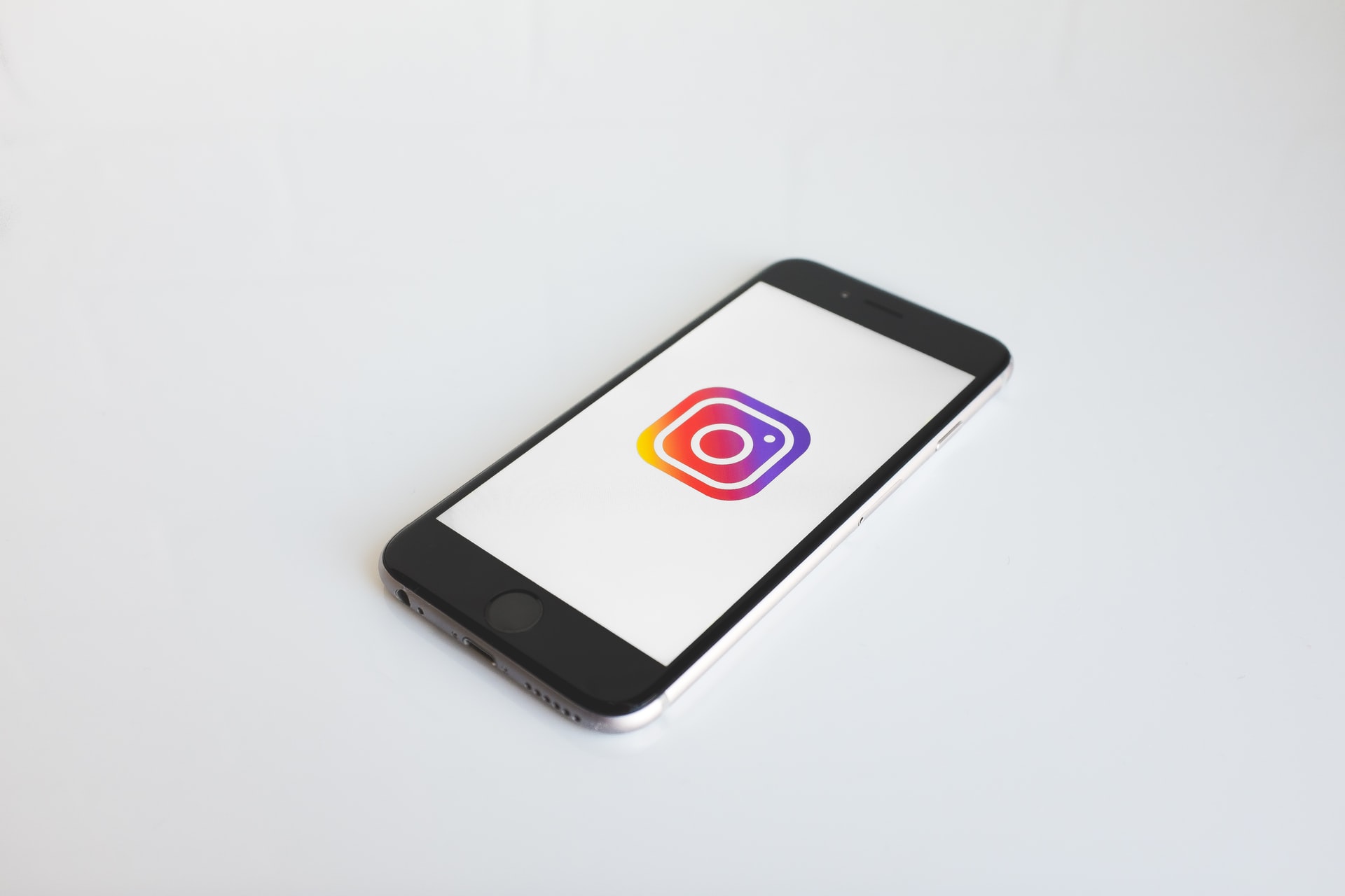 Handy mit Instagram Icon