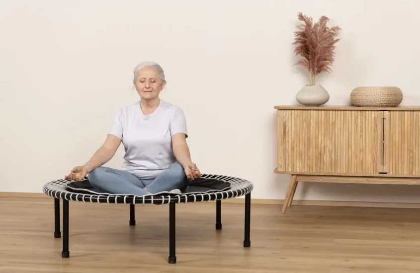 Schwungvoll statt eingerostet, warum das Mini-Trampolin mein Jungbrunnen für Körper und Seele ist